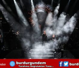 Tan Taşçı ‘Başkanlar Korosu’ ile sahne aldı