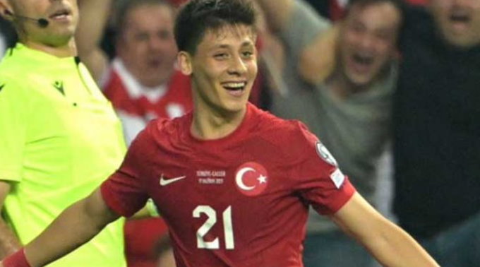 Arda Güler attığı golle tarihe geçti!