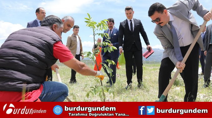 VALİ ARSLANTAŞ, FİDAN DİKİM ETKİNLİĞİNE KATILDI