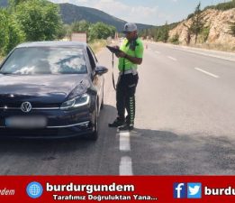 EMNİYET EKİPLERİNDEN RADARLA HIZ DENETİMİ