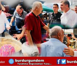 Başkan Ercengiz, halk pazarında aşure dağıttı