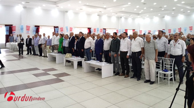 CHP’DE TARTIŞMALAR İÇİNDE KONGRE HEYECANI