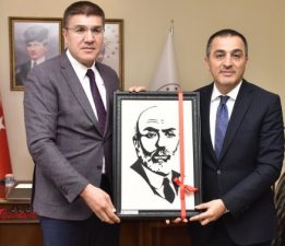 REKTÖR DALGAR’DAN BURDUR VALİSİ ÖKSÜZ’E HAYIRLI OLSUN ZİYARETİ