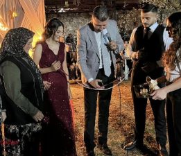 MİLLETVEKİLİ AKBULUT GENÇLERİN NİŞAN YÜZÜĞÜNÜ TAKTI…