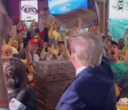 Trump Destekçilerine bedava pizza dağıttı