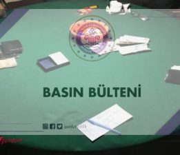 BURDUR EMNİYET EKİPLERİ KUMAR OYNAYANLARI SUÇÜSTÜ YAKALADI