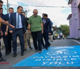 MUHTEŞEM SALDA GÖLÜ MANZARASI EŞLİĞİNDE BİSİKLET YOLU