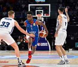 Anadolu Efes, Lig’e zorlanmadan kazanarak başladı