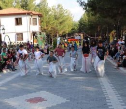 GÖLHİSAR’DA ÇOCUKLAR DOYASIYA EĞLENDİ