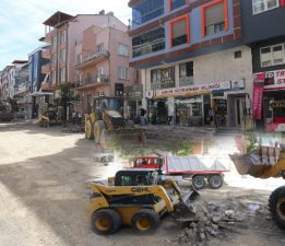 BURDUR’DA YOL VE KALDIRIM YENİLEME ÇALIŞMALARI YAPILIYOR