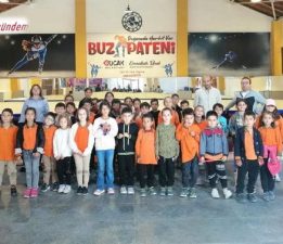 BUCAK’TA BUZ PATENİ PİSTİ VE SPOR KÜTÜPHANESİ’NE YOĞUN İLGİ