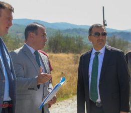 VALİ ÖKSÜZ, GÖKÇEBAĞ KÖYÜ İLE SENİR KASABASINI BİRBİRİNE BAĞLAYAN YOL GÜZERGAHINDA İNCELEMEDE BULUNDU