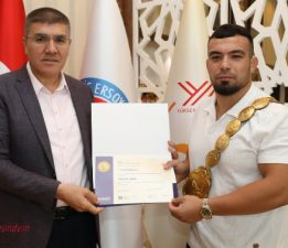 Kırkpınar Başpehlivanı Zeybek’ten Rektör Dalgar’a Ziyaret