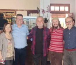GÖKER’ İN CAFE AÇILIŞINDA BU FOTOĞRAF ÇOK KONUŞULACAK