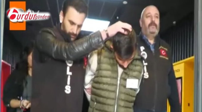 Arkadaşını öldürdüğünü canlı yayında itiraf etti