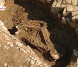 Galler’de 1500 yıl önce kullanılan gizemli bir mezarlık ortaya çıkarıldı