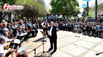 Yaşlı korosundan müzik şöleni