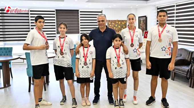 Muratpaşa’nın ‘Kızıl Fırtınası’ yeni şampiyonlar yetiştiriyor