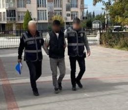 EMNİYET EKİPLERİNDEN KAÇAMADI ARAÇ HIRSIZI KISKIVRAK YAKALANDI