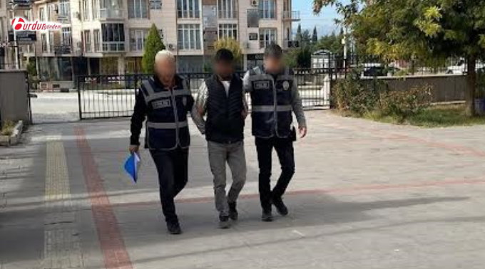 EMNİYET EKİPLERİNDEN KAÇAMADI ARAÇ HIRSIZI KISKIVRAK YAKALANDI