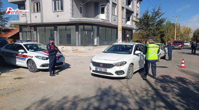 JANDARMA EKİPLERİNDEN TRAFİK DENETİMİ FAALİYETLERİ