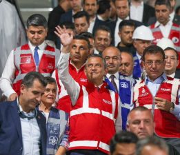 Özgür Özel: “Gülen yüzlerle İstanbul’un yüzünü güldürenlere selam olsun”