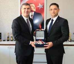 Ukrayna Devleti Antalya Konsolosu Oleksandr Voronin’den Başkan Ercengiz’e ziyaret