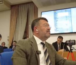 Veli Ağbaba: “Şatafatınızı gündeme getirince rahatsız oluyorsunuz”
