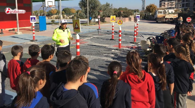 Burdur Trafik Ekiplerinden Öğrencilere Özel Trafik Eğitimi