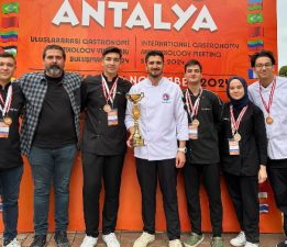 MAKÜ Öğrencileri Gastronomi Alanında ‘Yılın En İyi Üniversite Ekibi’ Seçildi