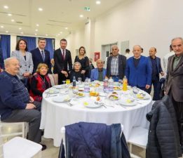 Başkan Ercengiz’den Emekli Öğretmenlere Yemek