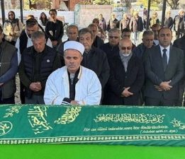 Büyük usta bir avuç insanla uğurlandı
