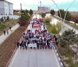 MAKÜ’de öğrenci topluluklarından Gazze’ye destek yürüyüşü