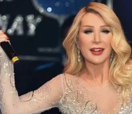 Seda Sayan Düşman Çatlattı, Romantik Pozu Sosyal Medyaya Damga Vurdu