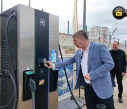Burdur’da Elektrikli Araç Sahipleri İçin Şarj İstasyonu Hizmete Açıldı.
