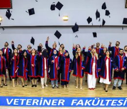 Sağlık Bilimleri ve Fen Bilimleri Enstitülerinde mezuniyet coşkusu