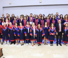 MAKÜ’de Eğitim Bilimleri Enstitüsü mezunlarını uğurladı