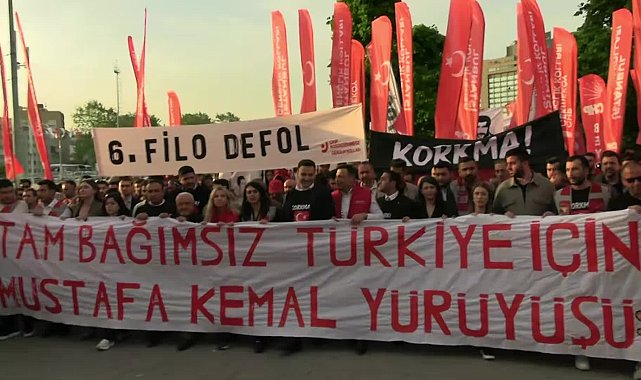 CHP’li gençler “Üç fidan” için Dolmabahçe’ye yürüdü…