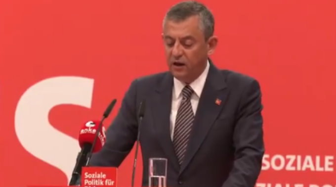 Özel Berlin’de düzenlenen Almanya Sosyal Demokrat Partisi kongresinde konuştu