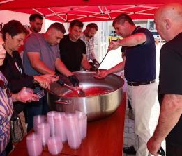 Burdur Belediyesi’nden Merhum Ferdi Zeyrek için hayır helvası