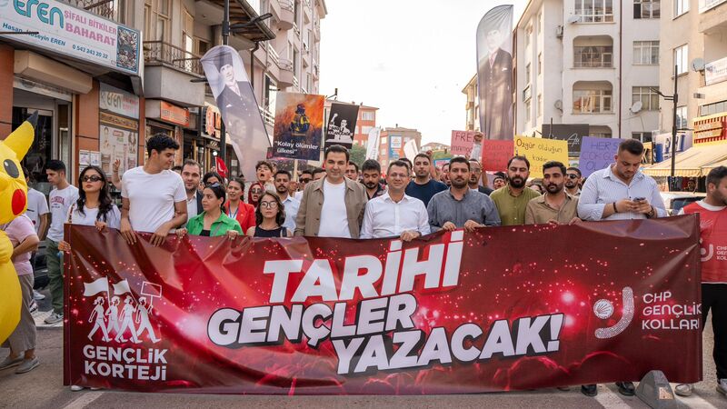 CHP’li Gençler Aksaray’da: “Her Yer Ekrem, Her Yer Direniş !”