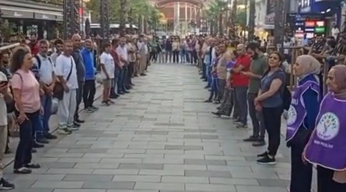 DEM Parti’den “Barış için insan zinciri” eylemi