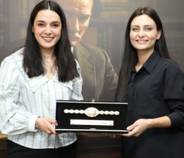 Başkan Hülya Gümüş’e Korkuteli belediye başkanı Saniye Caran’dan ziyaret