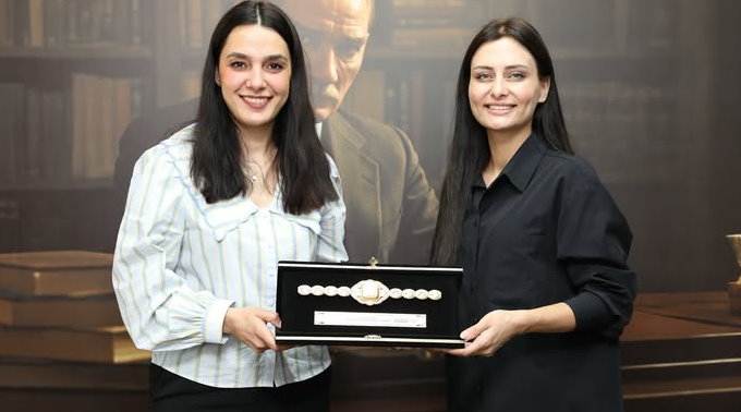 Başkan Hülya Gümüş’e Korkuteli belediye başkanı Saniye Caran’dan ziyaret