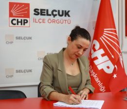 Selçuk Belediye Başkanı Filiz Ceritoğlu Sengel: Efeler yalnızca zeybekte diz çöker