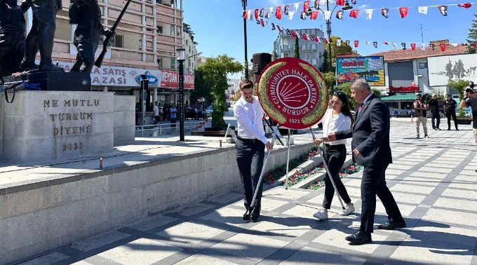 CHP BURDUR CHP’NİN102’inci yıldönümünü coşkuyla kutladı.