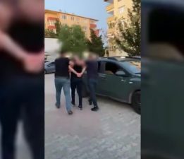 Kocaeli’nin Gebze ilçesinde kendisine hız uyarısı yapan babaya tokat atan sürücü gözaltına alındı