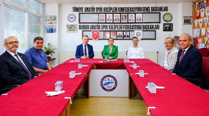 VALİ BİLGİHAN, SPOR, SAĞLIK VE SANAYİ TEMSİLCİLERİYLE BULUŞTU