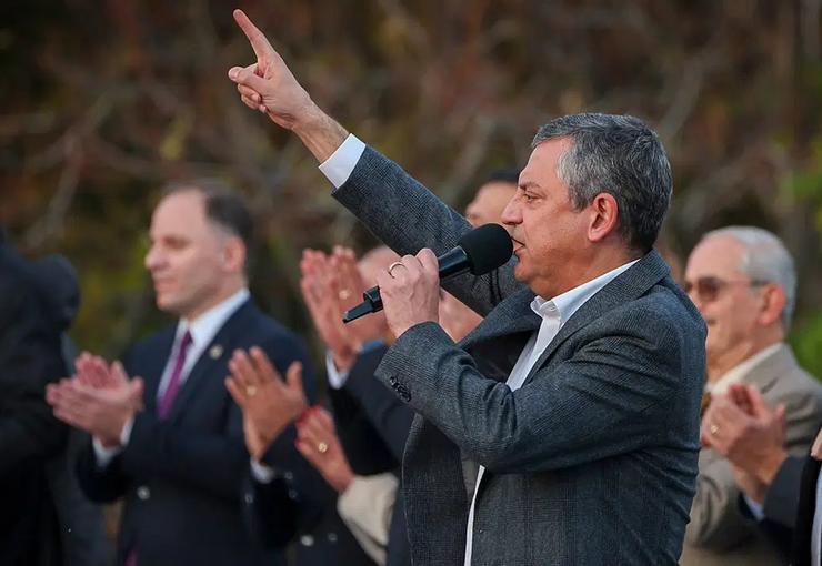 Özgür Özel’den ’29 Ekim’ mesajı: “Cumhuriyetimizin yeniden kurtarılmasına ihtiyaç var”