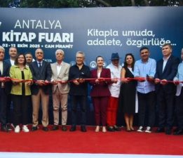 Başkan Ercengiz 15. Antalya Kitap Fuarı açılış törenine katıldı.